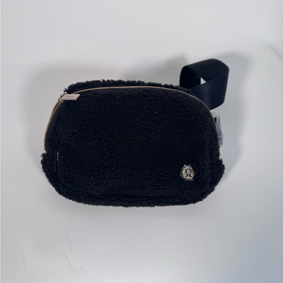 NWOT Lululemon Athletica Everywhere fluffy bag - Picture 2 of 3
